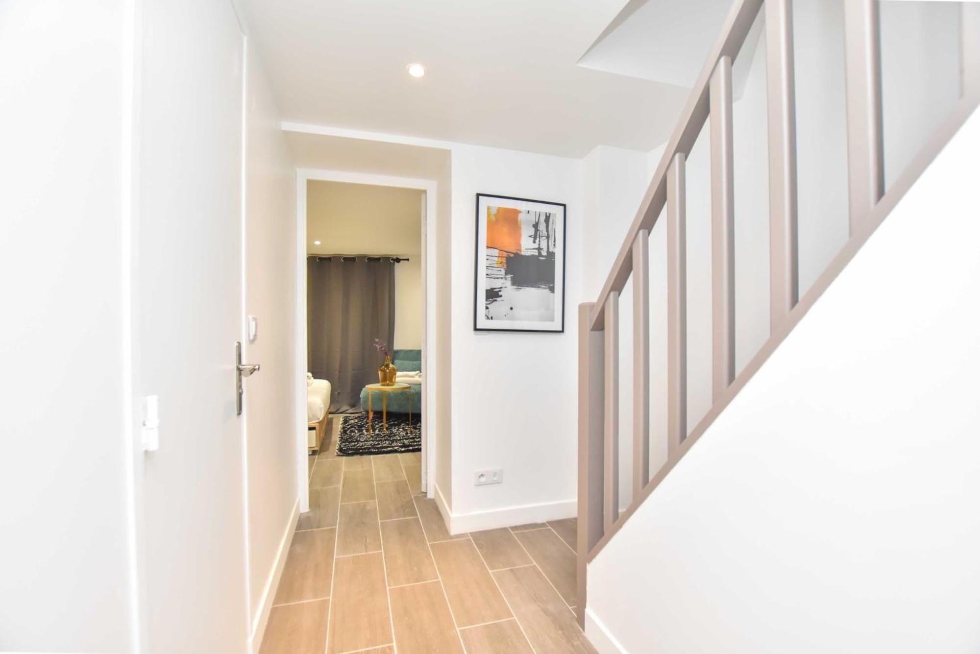Family - 4br - 10p - Menilmontant Parijs